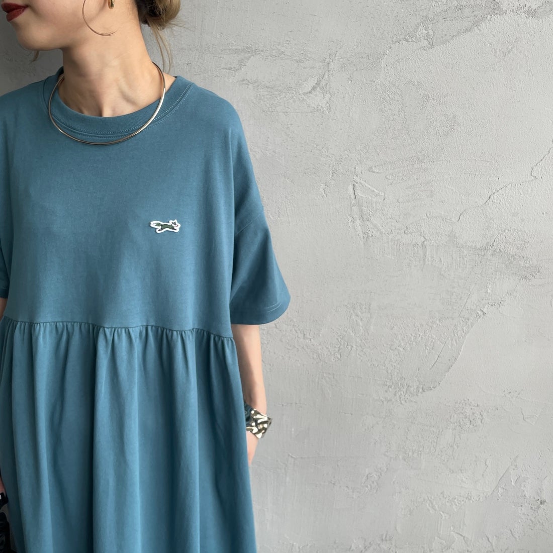 THE FOX [ザフォックス] 別注 ウエスト切替 マキシ丈ギャザーワンピース [JFL25SS-07-JF] ﾌﾞﾙｰ &&モデル身長：150cm 着用サイズ：S&&