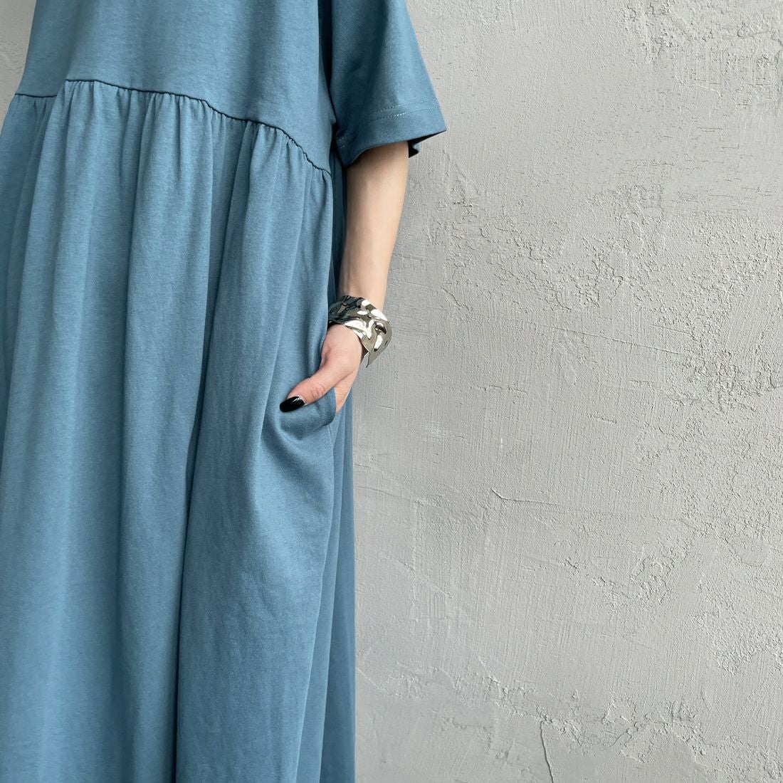 THE FOX [ザフォックス] 別注 ウエスト切替 マキシ丈ギャザーワンピース [JFL25SS-07-JF] ﾌﾞﾙｰ &&モデル身長：150cm 着用サイズ：S&&