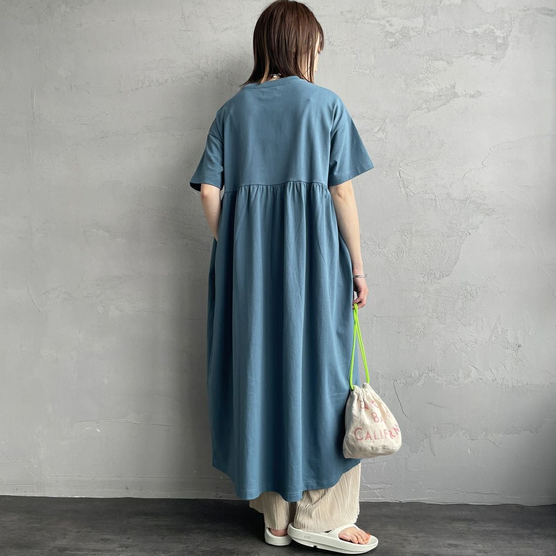 THE FOX [ザフォックス] 別注 ウエスト切替 マキシ丈ギャザーワンピース [JFL25SS-07-JF] ﾌﾞﾙｰ &&モデル身長：158cm 着用サイズ：S&&