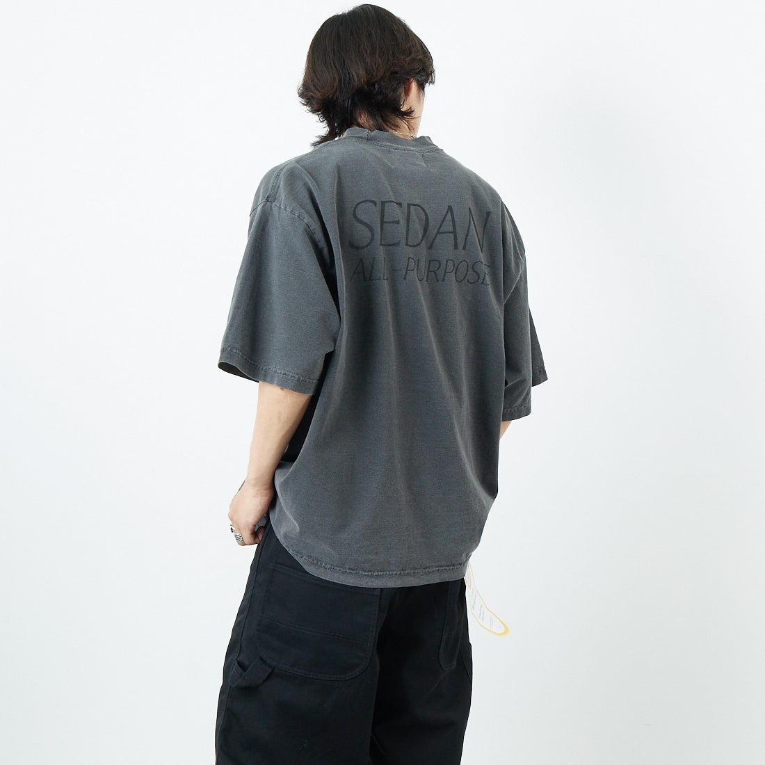 SEDAN ALL-PURPOSE [セダン オールパーパス] ガーメントダイショートスリーブTシャツ [SD25S-CT09] CHARCOAL &&モデル身長：179cm 着用サイズ：M&&