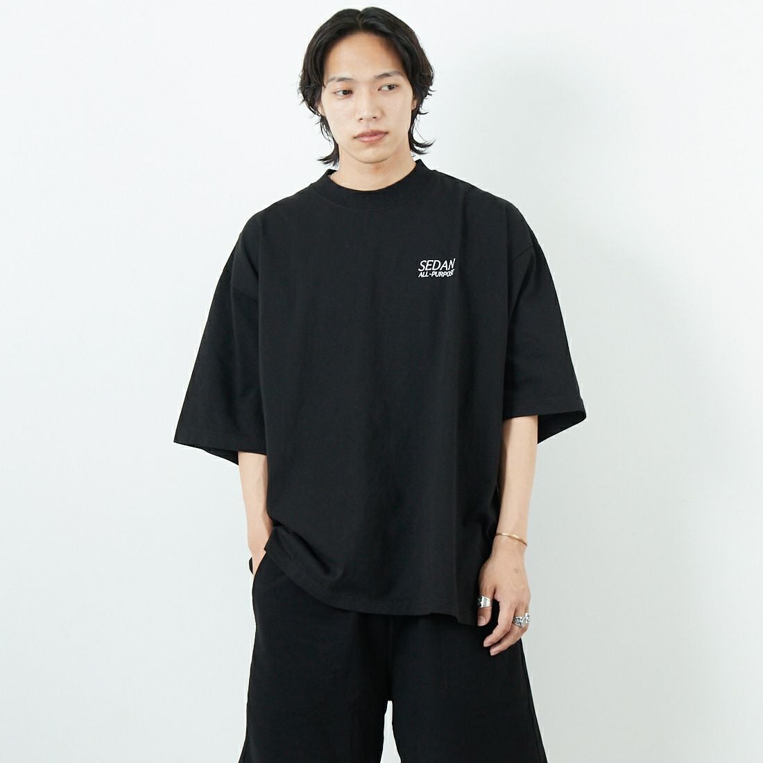 SEDAN ALL-PURPOSE [セダン オールパーパス] ガーメントダイショートスリーブTシャツ [SD25S-CT09]BLACK &&モデル身長：179cm 着用サイズ：L&&