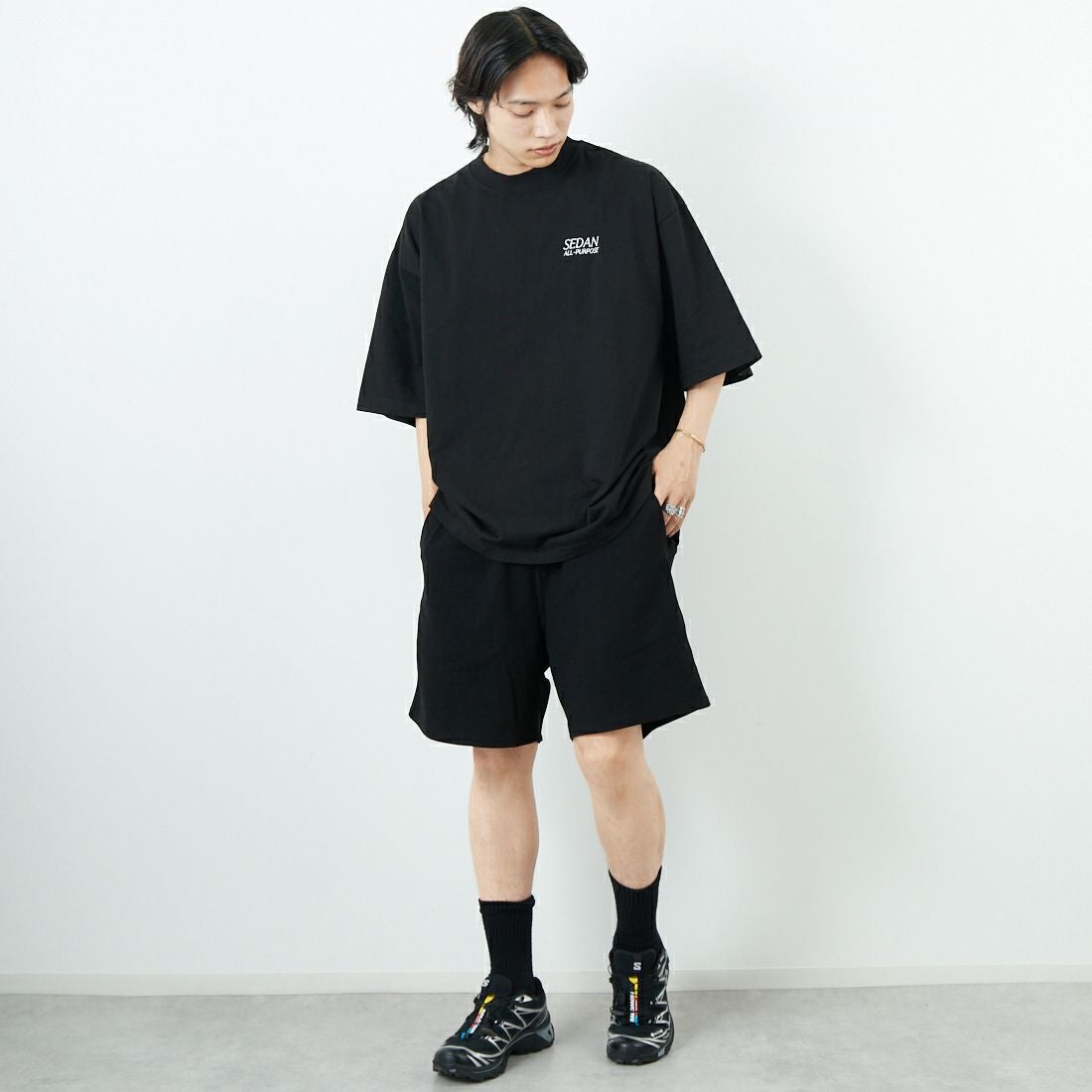 SEDAN ALL-PURPOSE [セダン オールパーパス] ガーメントダイショートスリーブTシャツ [SD25S-CT09]BLACK &&モデル身長：179cm 着用サイズ：L&&