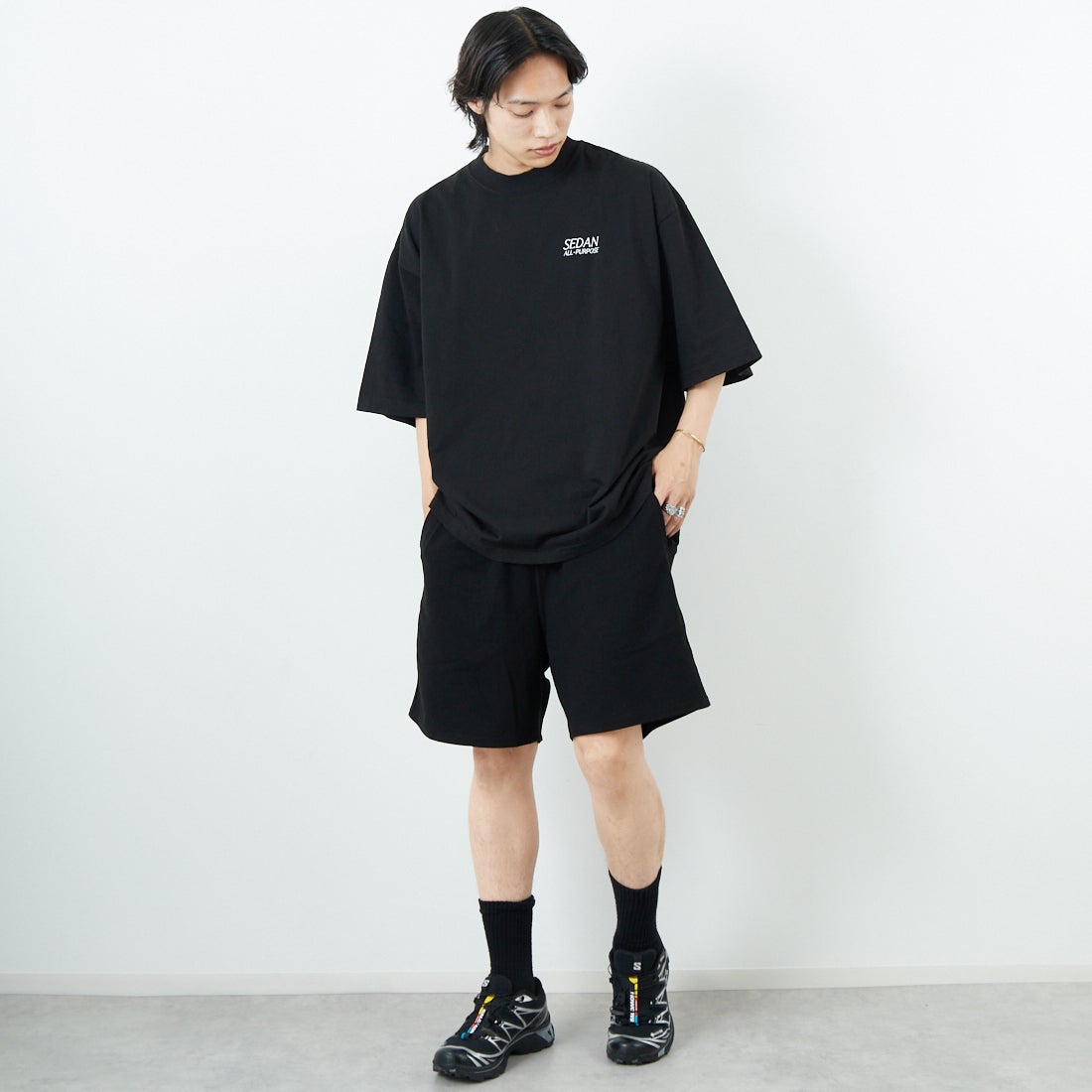 SEDAN ALL-PURPOSE [セダン オールパーパス] ガーメントダイショートスリーブTシャツ [SD25S-CT09]BLACK &&モデル身長：179cm 着用サイズ：L&&