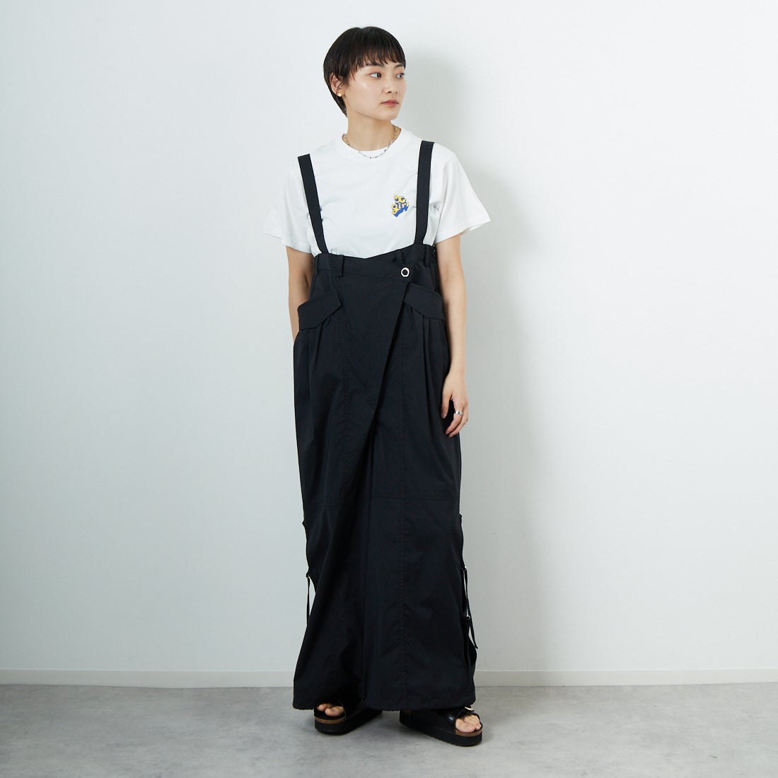 MAISON SPECIAL [メゾンスペシャル] 2WAYサスペンダーパラシュートパンツ [21251265808] BLK &&モデル身長：160cm 着用サイズ：36&&