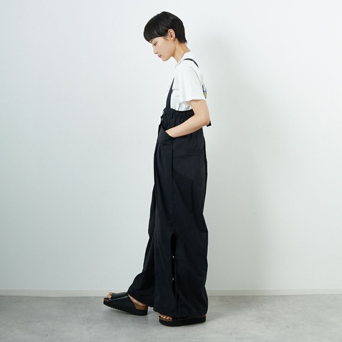 MAISON SPECIAL [メゾンスペシャル] 2WAYサスペンダーパラシュートパンツ [21251265808] BLK &&モデル身長：160cm 着用サイズ：36&&