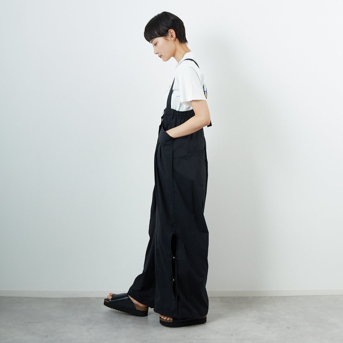 MAISON SPECIAL [メゾンスペシャル] 2WAYサスペンダーパラシュートパンツ [21251265808] BLK &&モデル身長：160cm 着用サイズ：36&&
