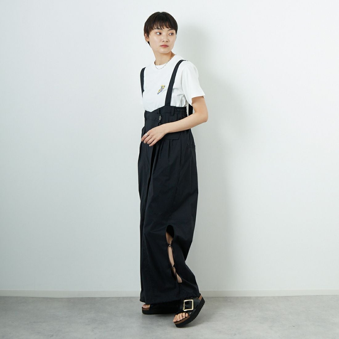 MAISON SPECIAL [メゾンスペシャル] 2WAYサスペンダーパラシュートパンツ [21251265808] BLK &&モデル身長：160cm 着用サイズ：36&&
