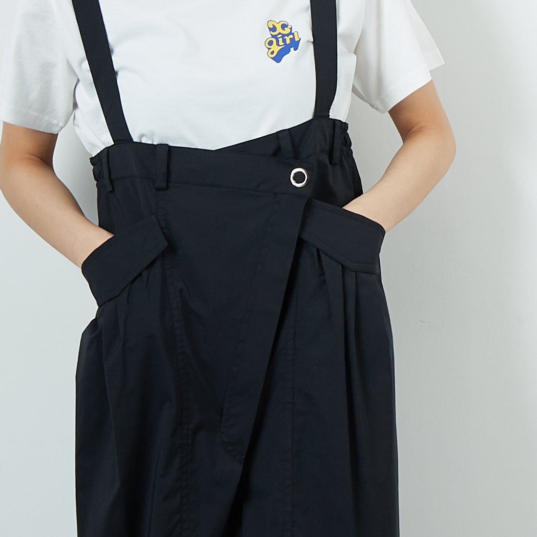 MAISON SPECIAL [メゾンスペシャル] 2WAYサスペンダーパラシュートパンツ [21251265808] BLK &&モデル身長：160cm 着用サイズ：36&&