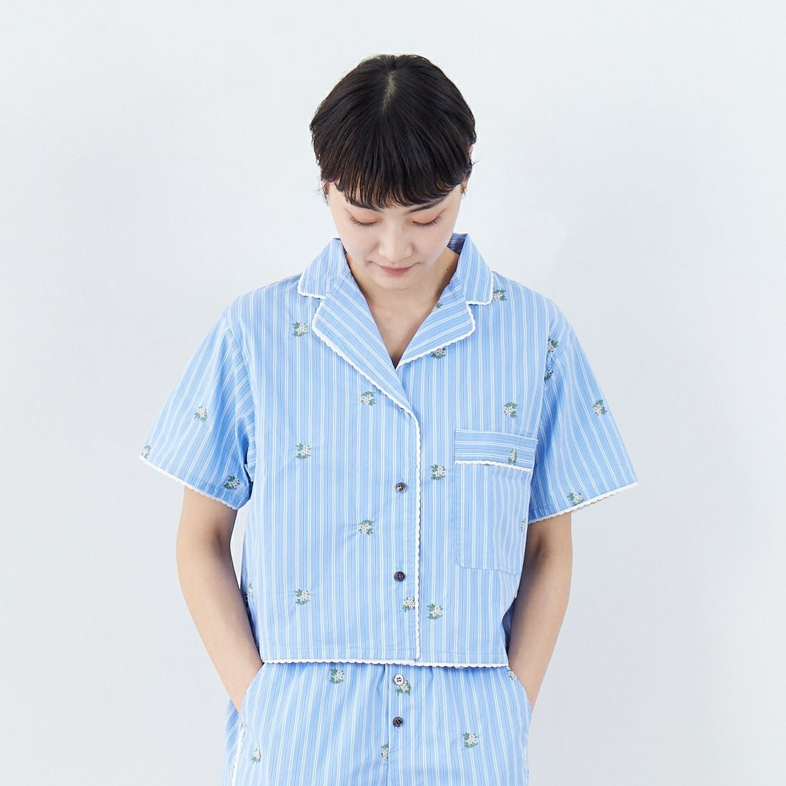 MAISON SPECIAL [メゾンスペシャル] パジャマシャツ [21251315711] BLU &&モデル身長：160cm 着用サイズ：F&&