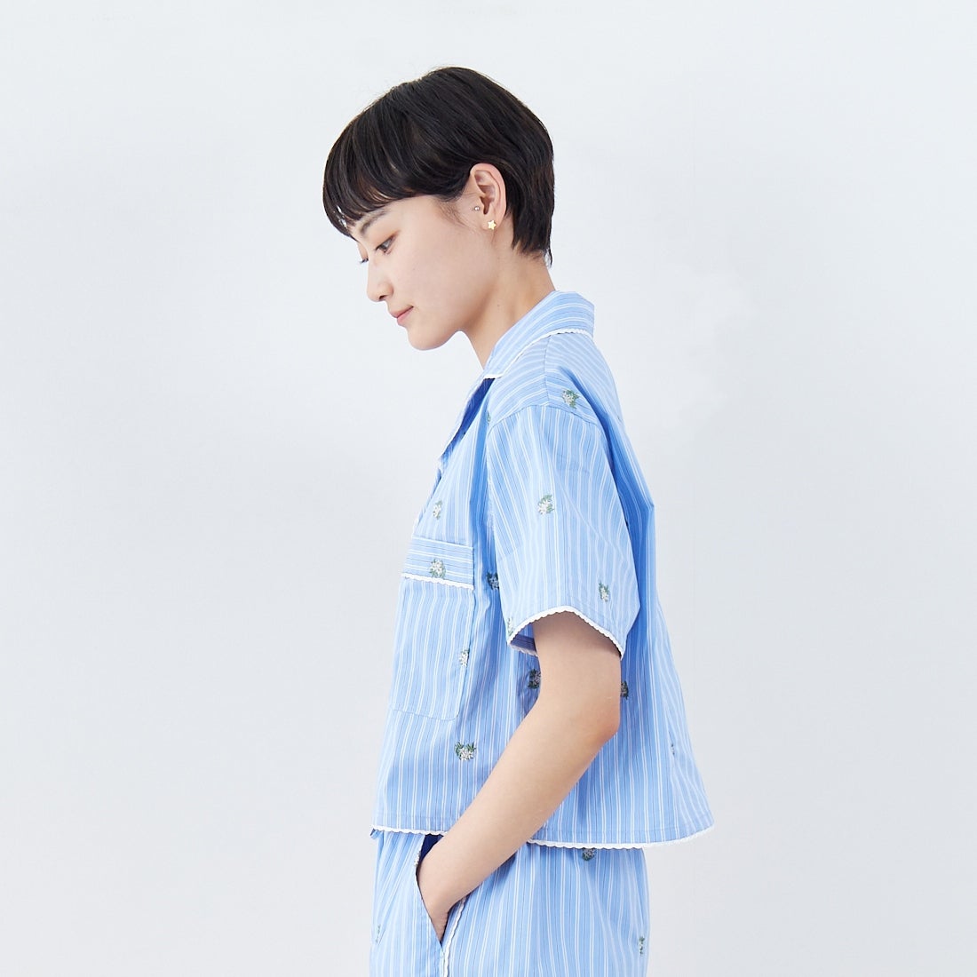 MAISON SPECIAL [メゾンスペシャル] パジャマシャツ [21251315711] BLU &&モデル身長：160cm 着用サイズ：F&&