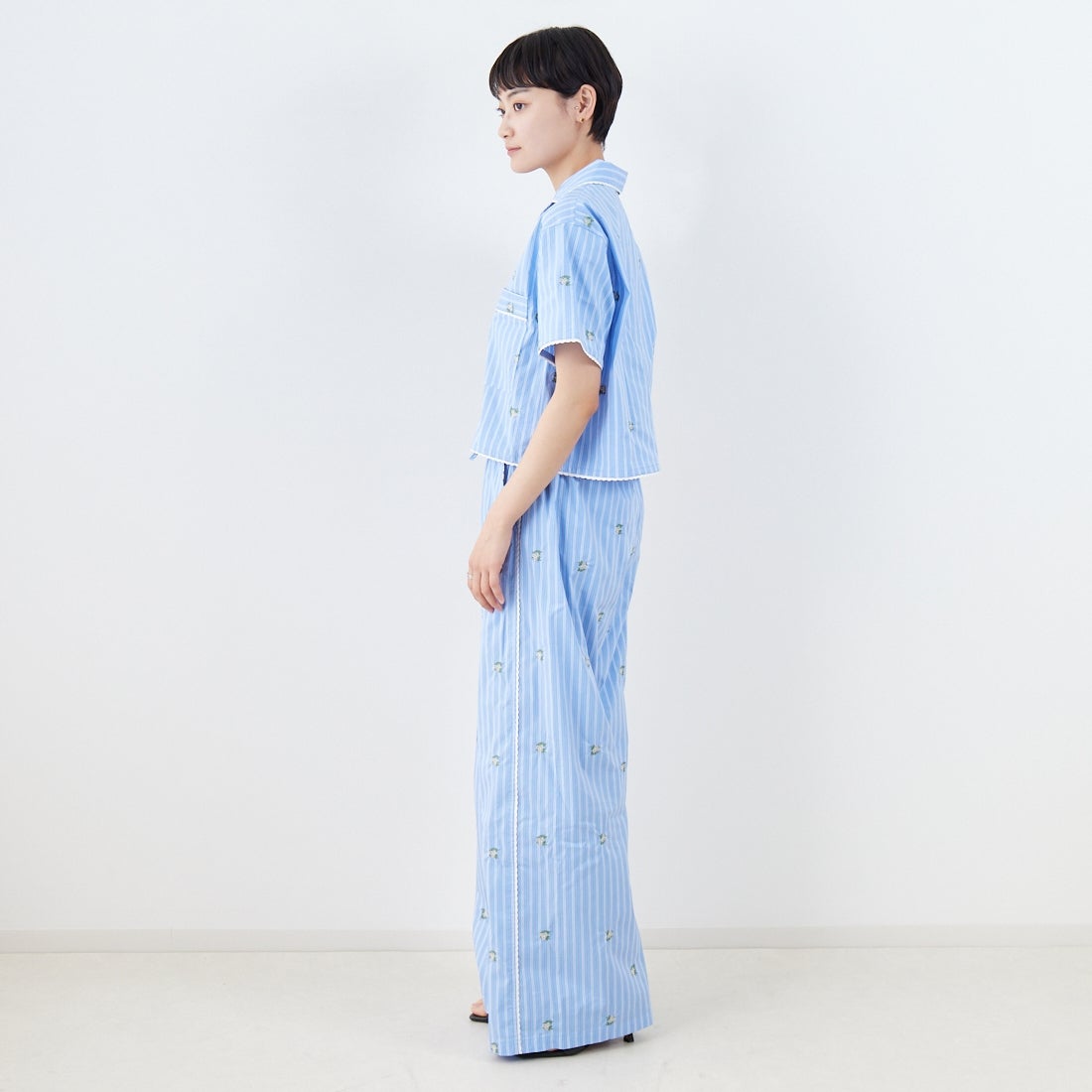 MAISON SPECIAL [メゾンスペシャル] パジャマシャツ [21251315711] BLU &&モデル身長：160cm 着用サイズ：F&&