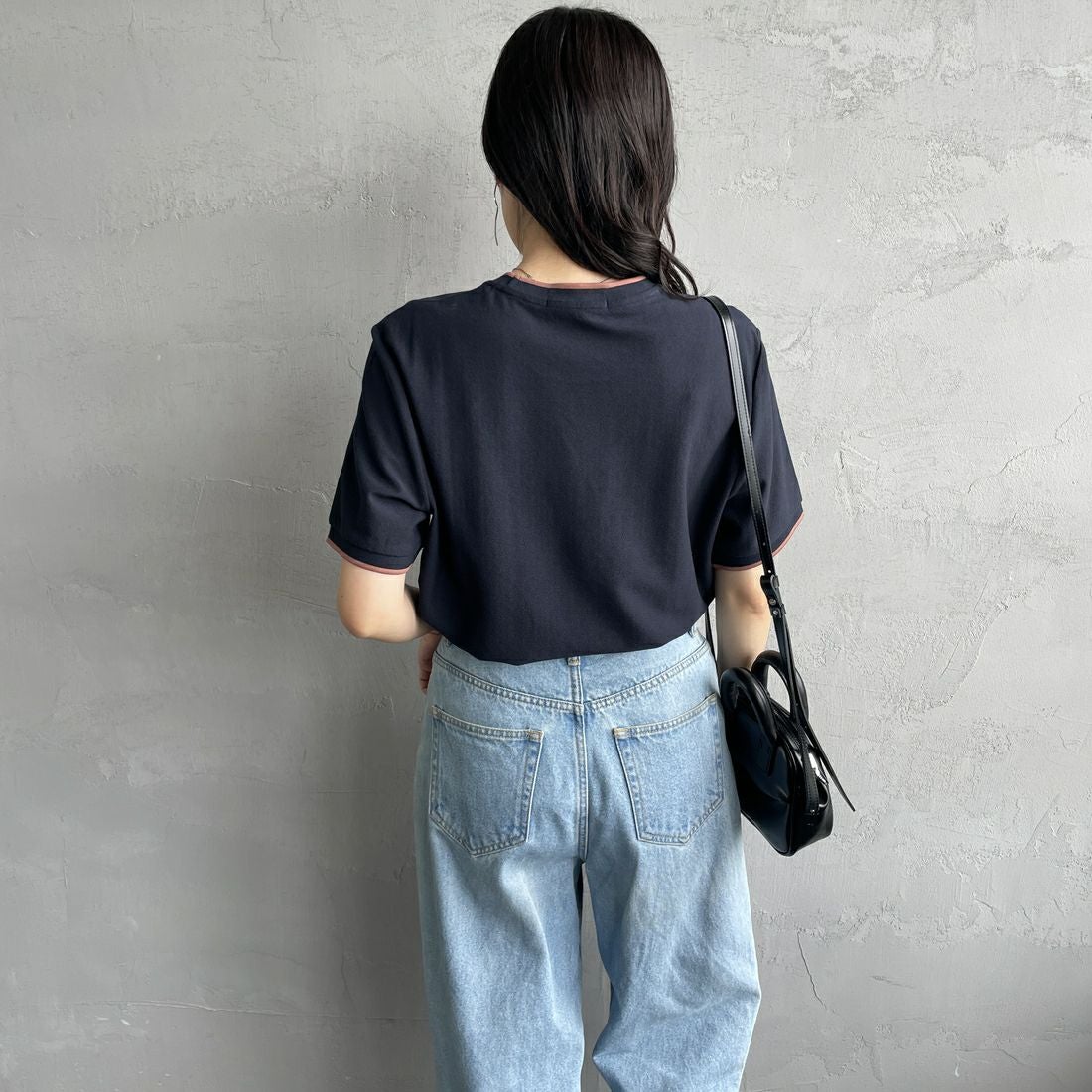 FRED PERRY [フレッドペリー] ティップライン ワンポイントロゴ刺繍クレープピケTシャツ [M8585] 795 NAVY &&モデル身長：160cm 着用サイズ：S&&