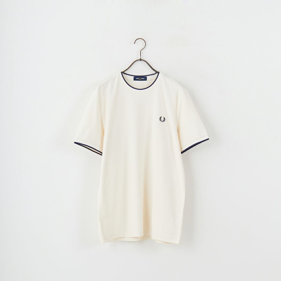 FRED PERRY [フレッドペリー] ティップライン ワンポイントロゴ刺繍クレープピケTシャツ [M8585] 560 ECRU
