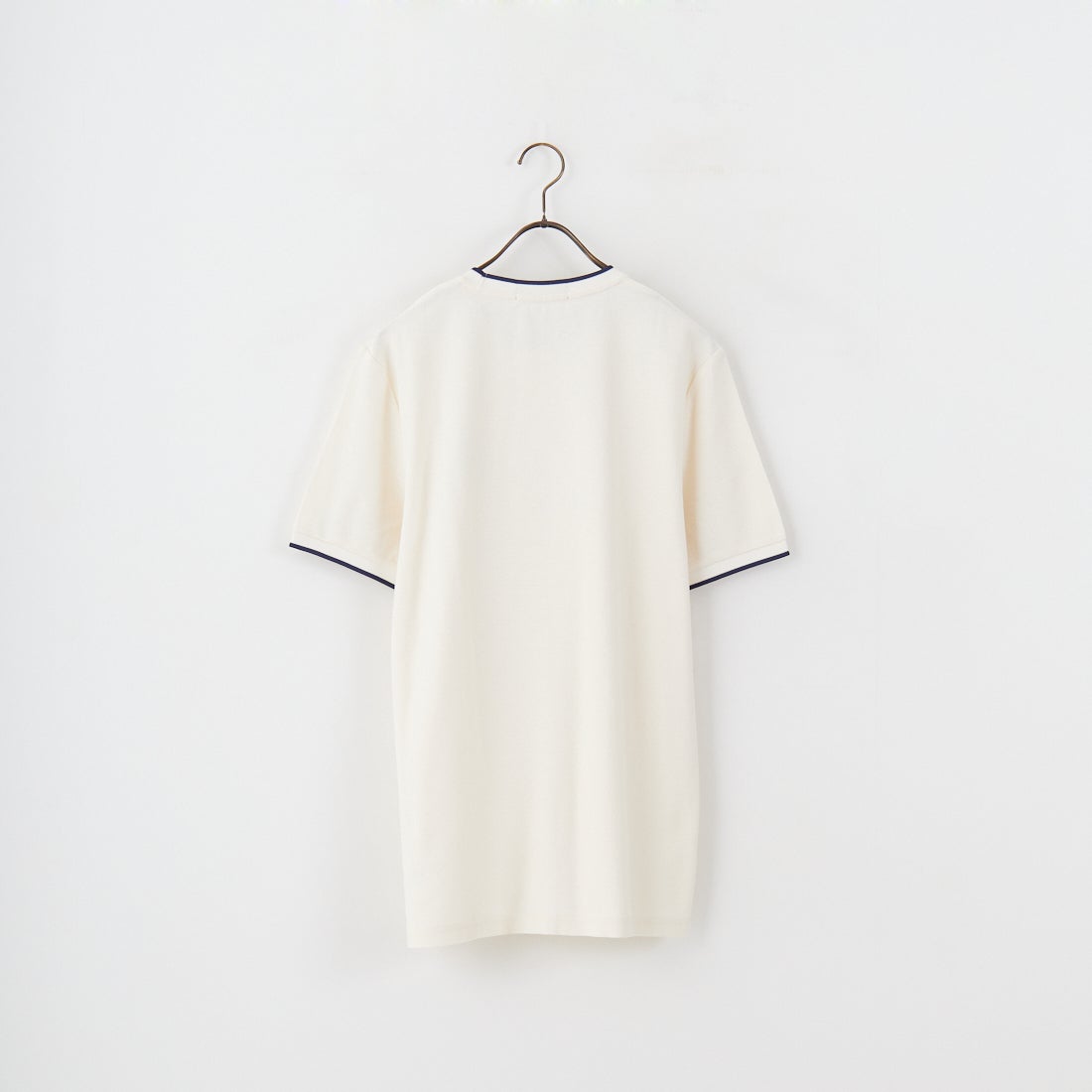 FRED PERRY [フレッドペリー] ティップライン ワンポイントロゴ刺繍クレープピケTシャツ [M8585] 560 ECRU