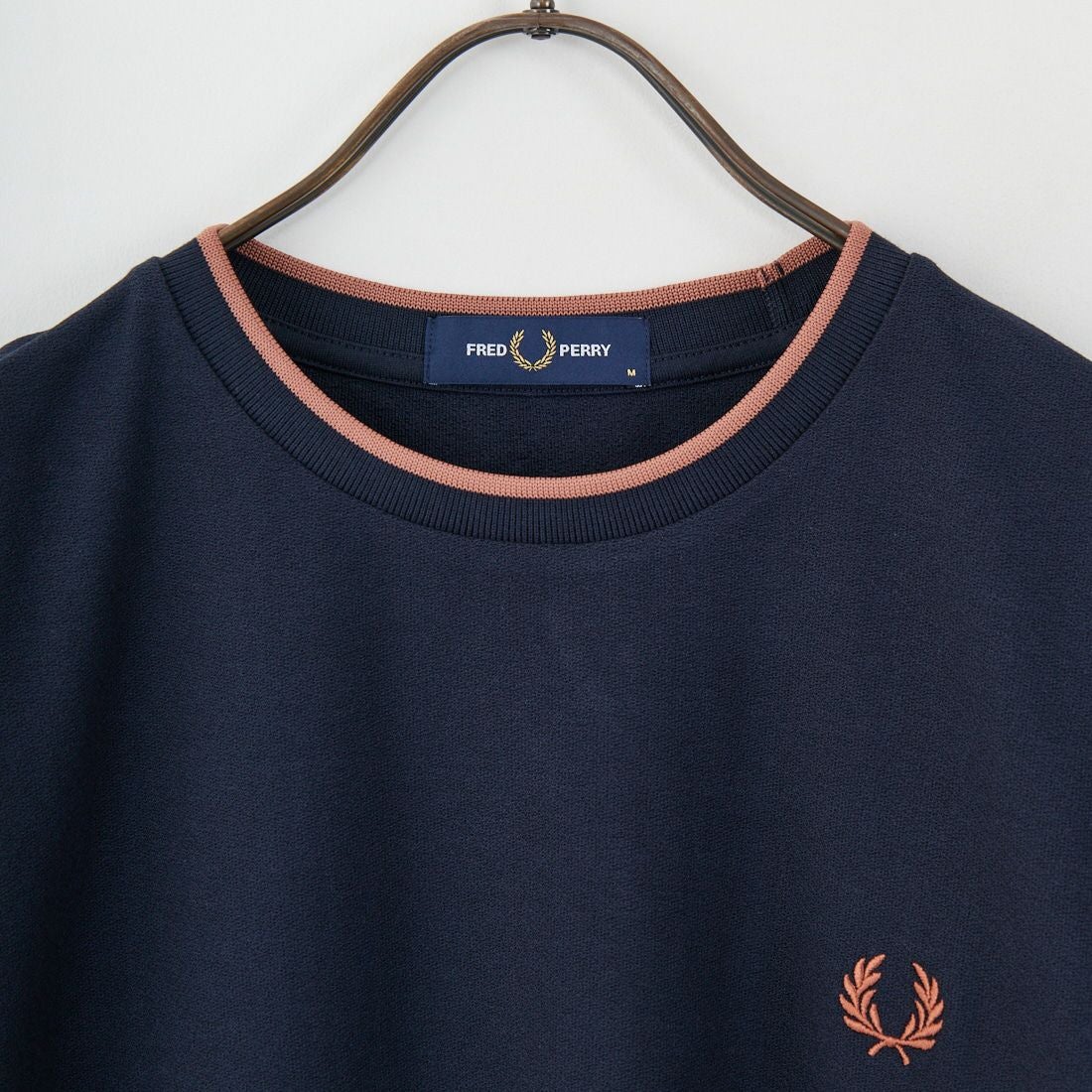 FRED PERRY [フレッドペリー] ティップライン ワンポイントロゴ刺繍クレープピケTシャツ [M8585] 795 NAVY