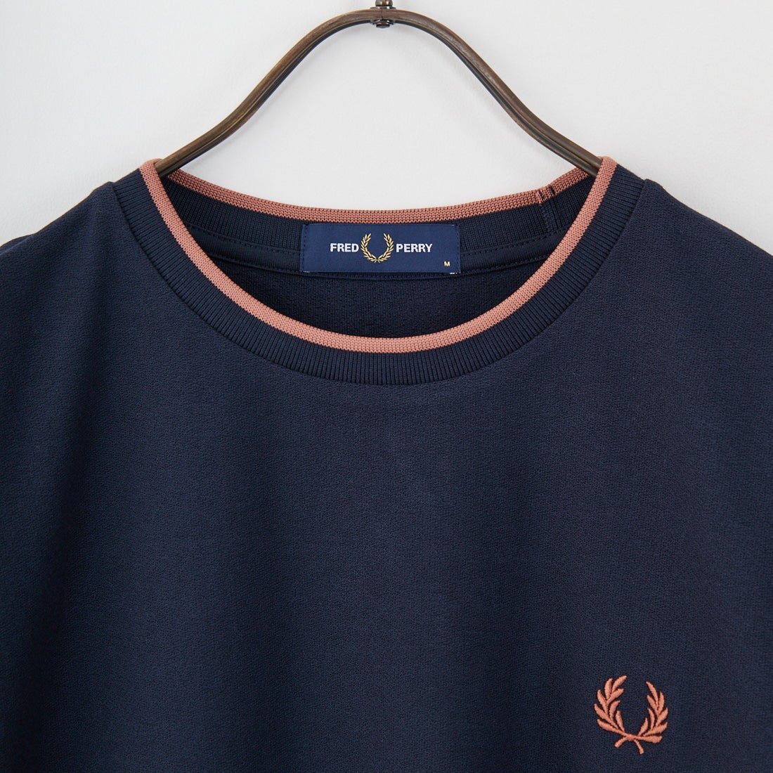 FRED PERRY [フレッドペリー] ティップライン ワンポイントロゴ刺繍クレープピケTシャツ [M8585] 795 NAVY