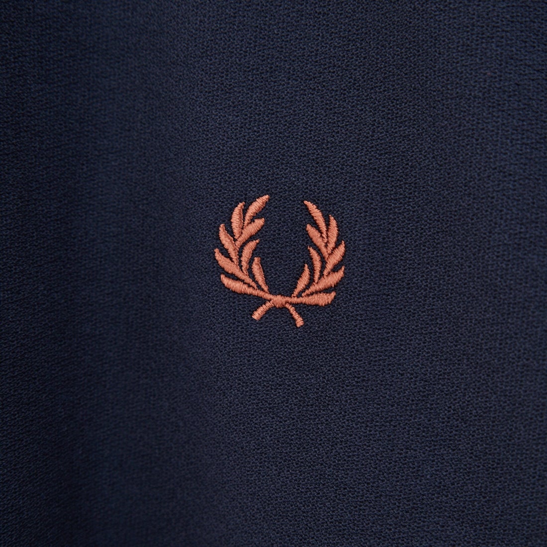 FRED PERRY [フレッドペリー] ティップライン ワンポイントロゴ刺繍クレープピケTシャツ [M8585] 795 NAVY