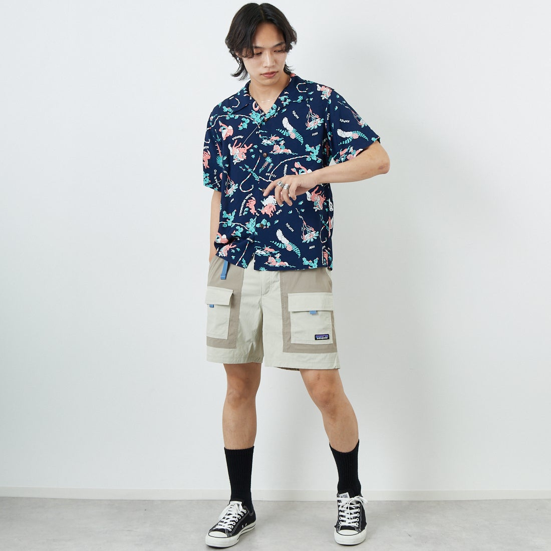 SUN SURF [サンサーフ] レーヨンハワイアンシャツ [SS39420] 128 NAVY &&モデル身長：179cm 着用サイズ：M&&
