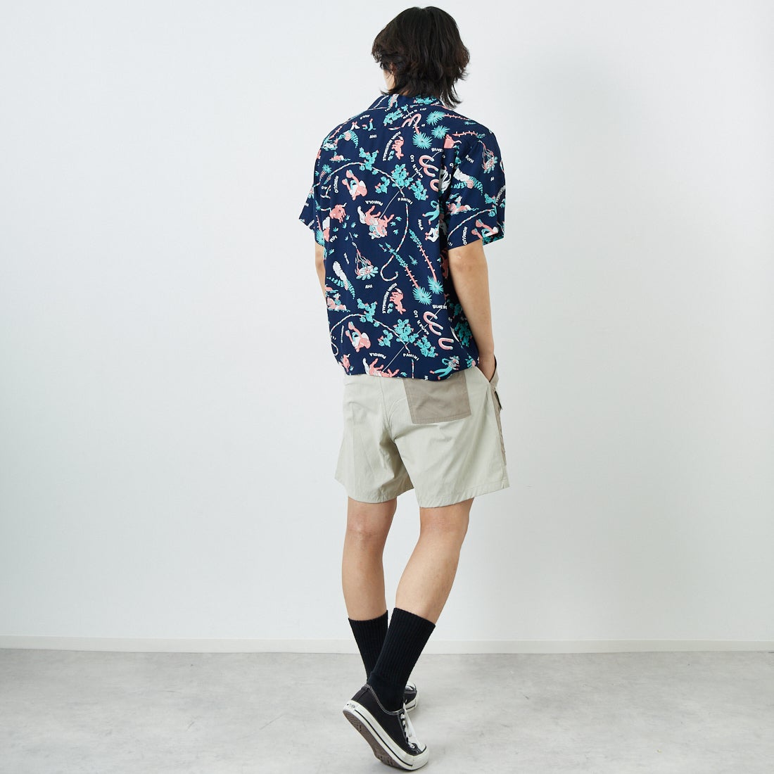 SUN SURF [サンサーフ] レーヨンハワイアンシャツ [SS39420] 128 NAVY &&モデル身長：179cm 着用サイズ：M&&