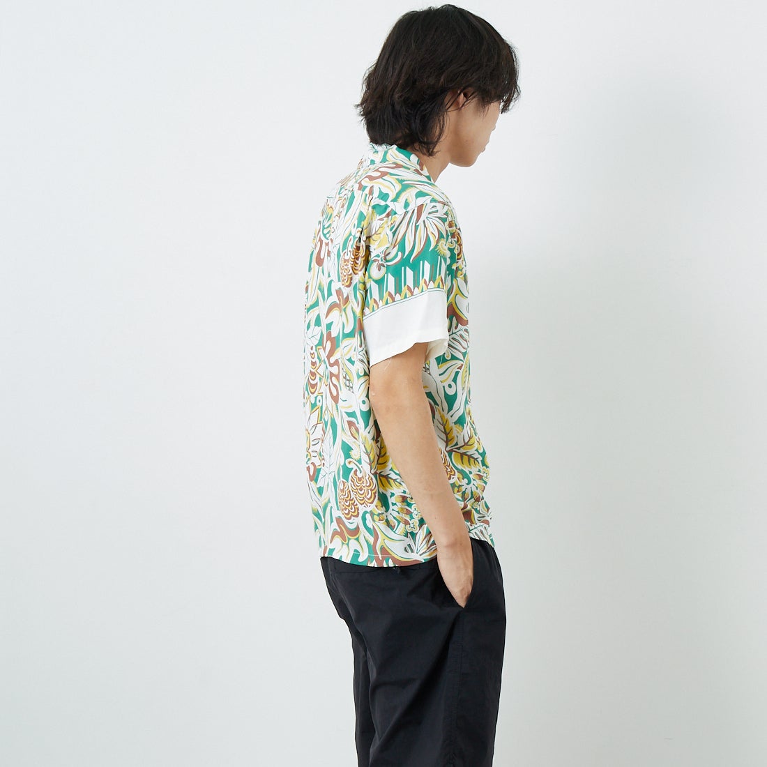 SUN SURF [サンサーフ] レーヨンハワイアンシャツ [SS39430] 105 OFF WH &&モデル身長：179cm 着用サイズ：M&&