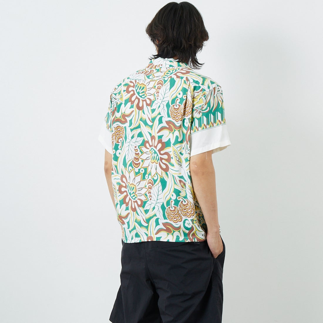 SUN SURF [サンサーフ] レーヨンハワイアンシャツ [SS39430] 105 OFF WH &&モデル身長：179cm 着用サイズ：M&&