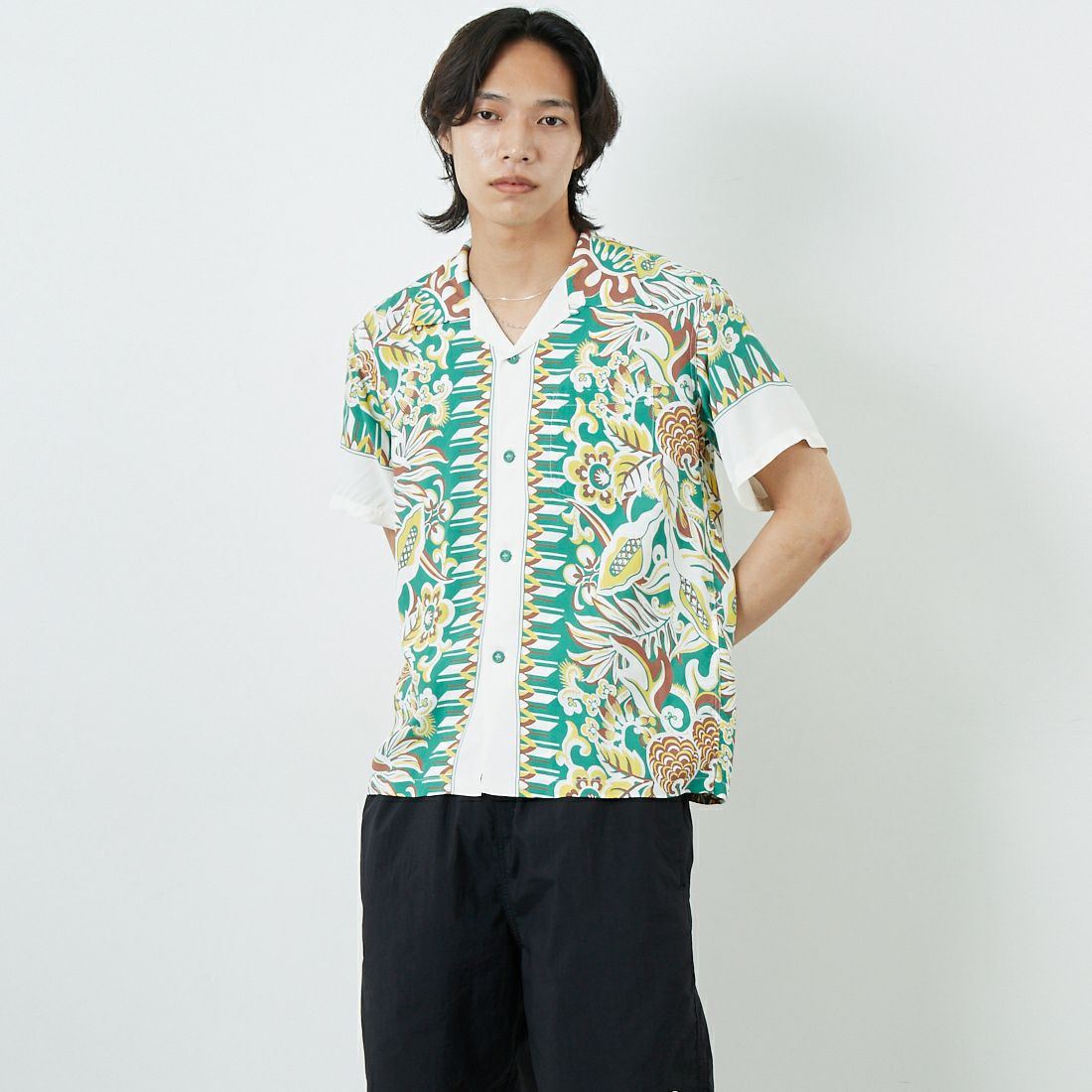 SUN SURF [サンサーフ] レーヨンハワイアンシャツ [SS39430] 105 OFF WH &&モデル身長：179cm 着用サイズ：M&&