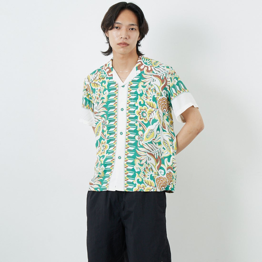 SUN SURF [サンサーフ] レーヨンハワイアンシャツ [SS39430] 105 OFF WH &&モデル身長：179cm 着用サイズ：M&&