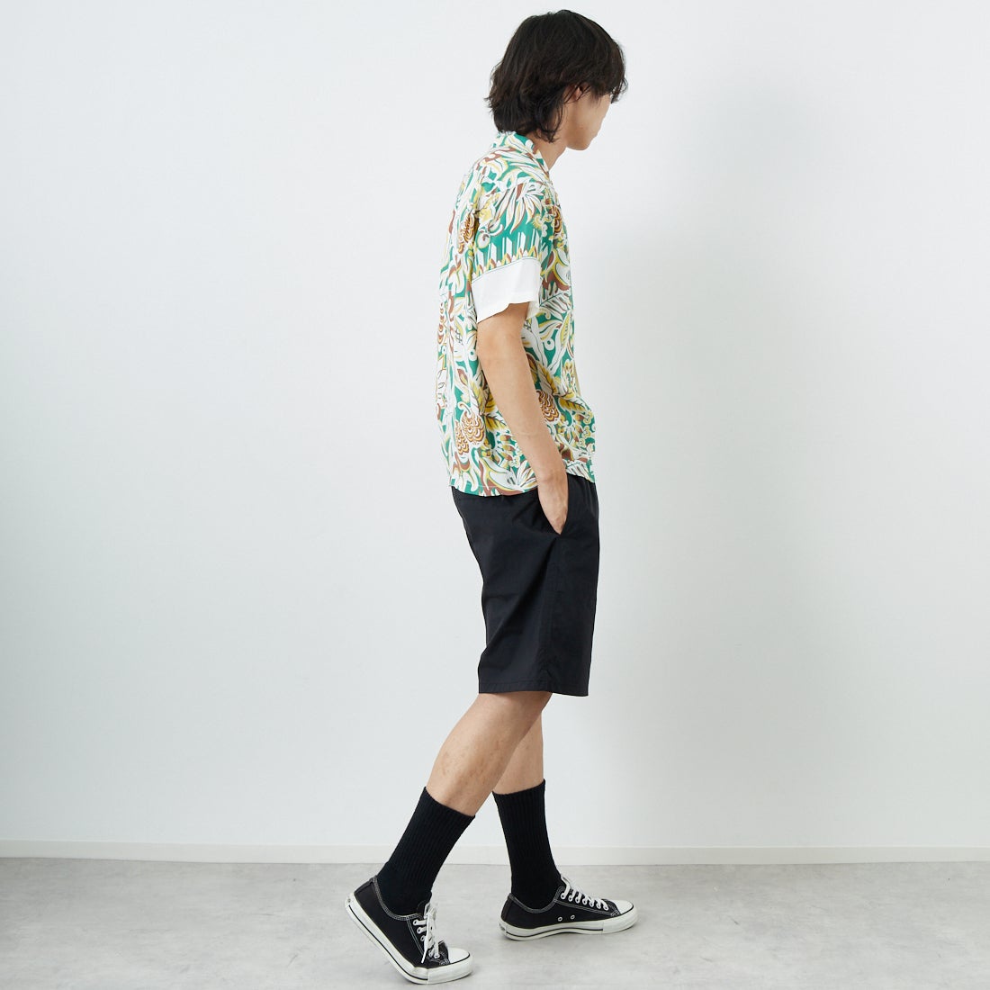 SUN SURF [サンサーフ] レーヨンハワイアンシャツ [SS39430] 105 OFF WH &&モデル身長：179cm 着用サイズ：M&&