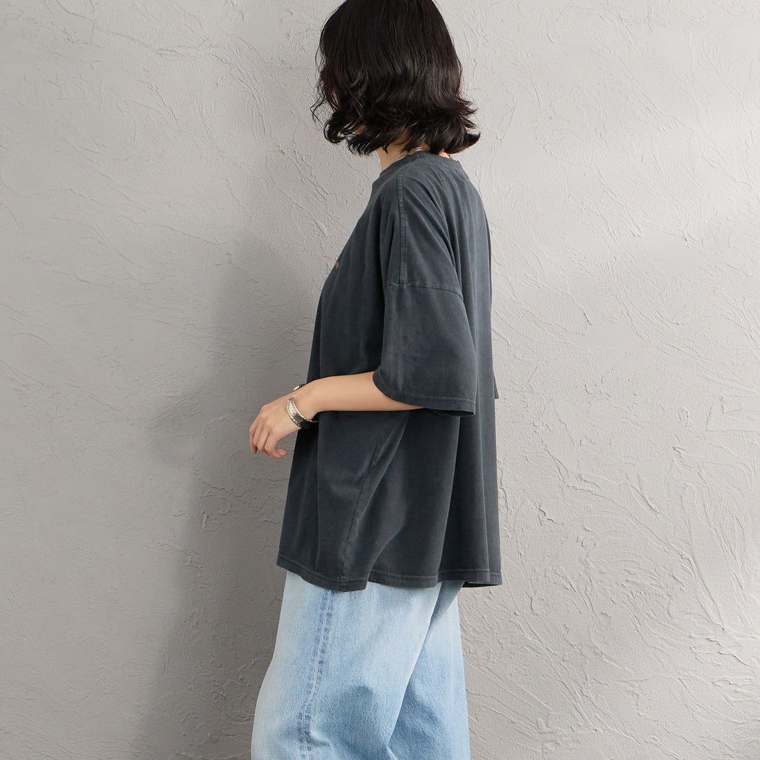 REMI RELIEF [レミレリーフ] 別注 SP加工ビッグプリントTシャツ THUNDER [RN28369284-JF] BLACK &&モデル身長：160cm 着用サイズ：F&&