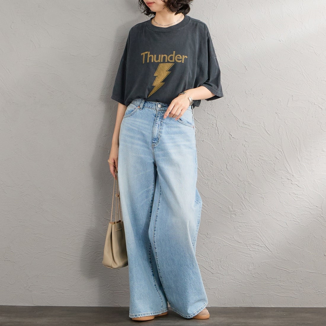 REMI RELIEF [レミレリーフ] 別注 SP加工ビッグプリントTシャツ THUNDER [RN28369284-JF] BLACK &&モデル身長：160cm 着用サイズ：F&&