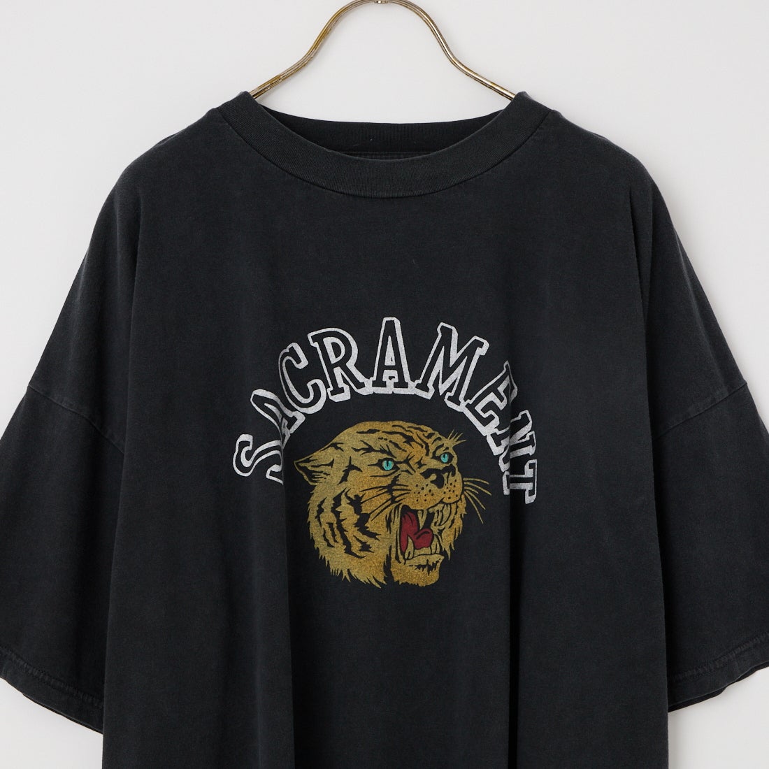 REMI RELIEF [レミレリーフ] 別注 SP加工ビッグプリントTシャツ SACRAMENT [RN28369286-JF] BLACK