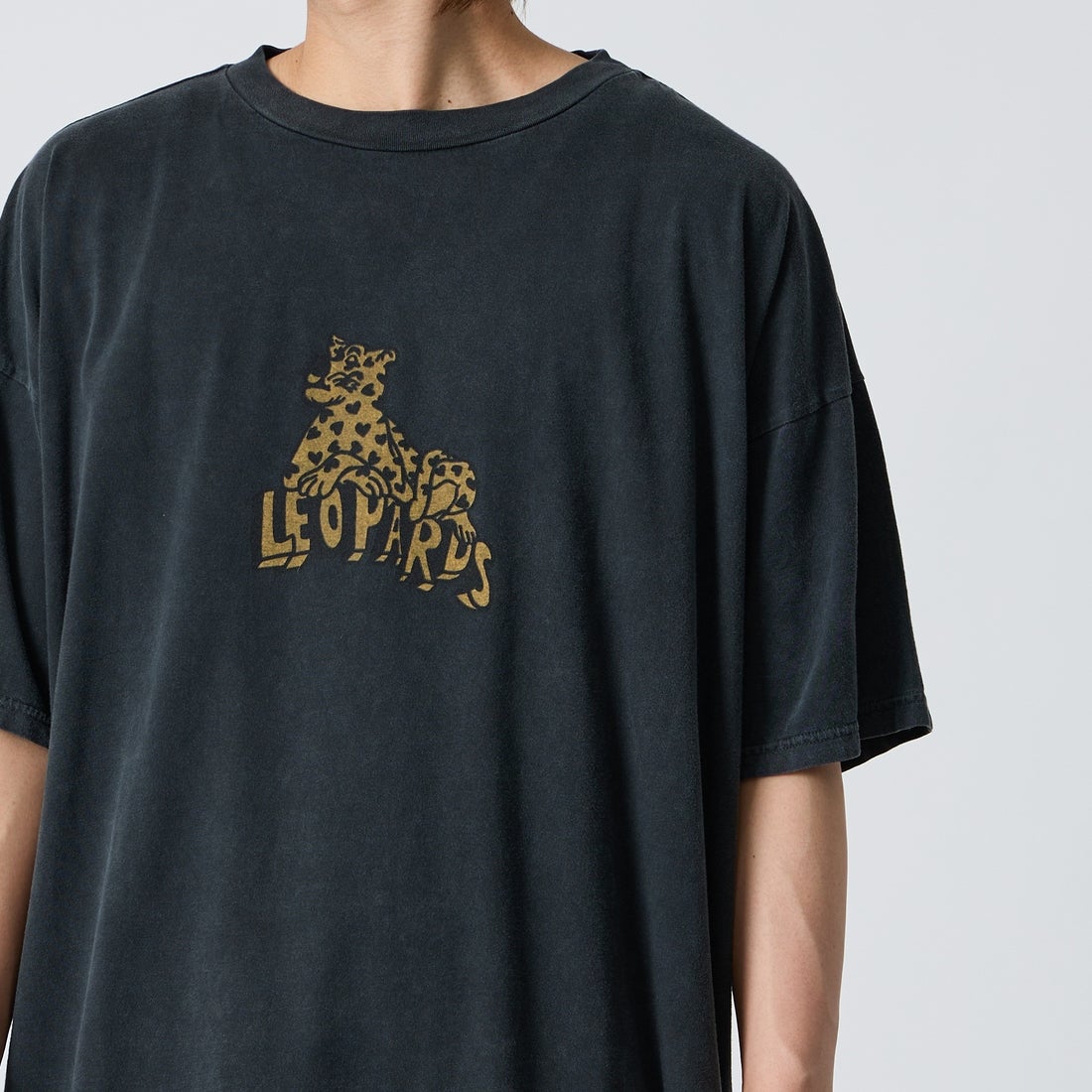 REMI RELIEF [レミレリーフ] 別注 SP加工ビッグプリントTシャツ LEOPARDS [RN28369290-JF] BLACK &&モデル身長：177cm 着用サイズ：M&&