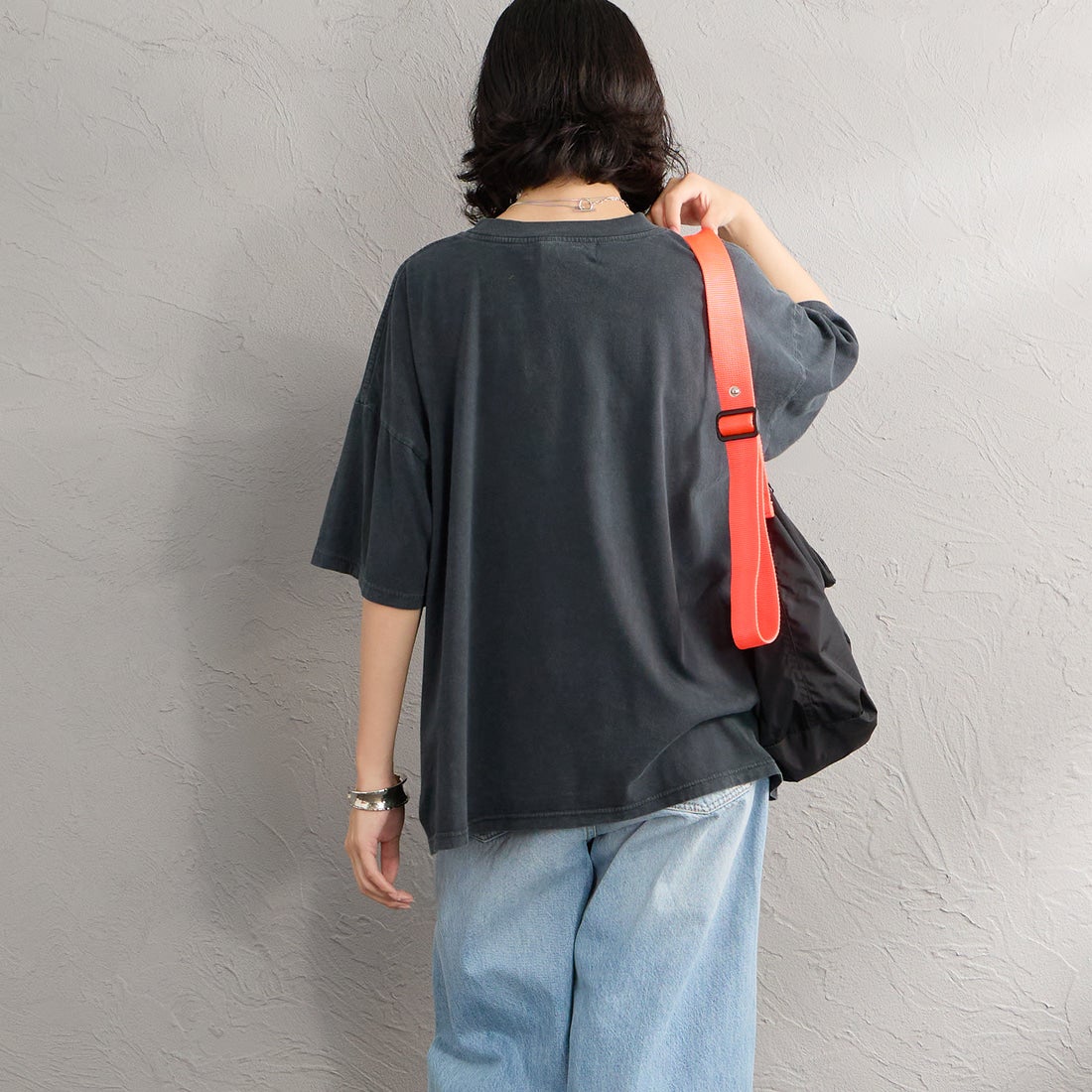 REMI RELIEF [レミレリーフ] 別注 SP加工ビッグプリントTシャツ SACRAMENT [RN28369286-JF] BLACK &&モデル身長：160cm 着用サイズ：F&&