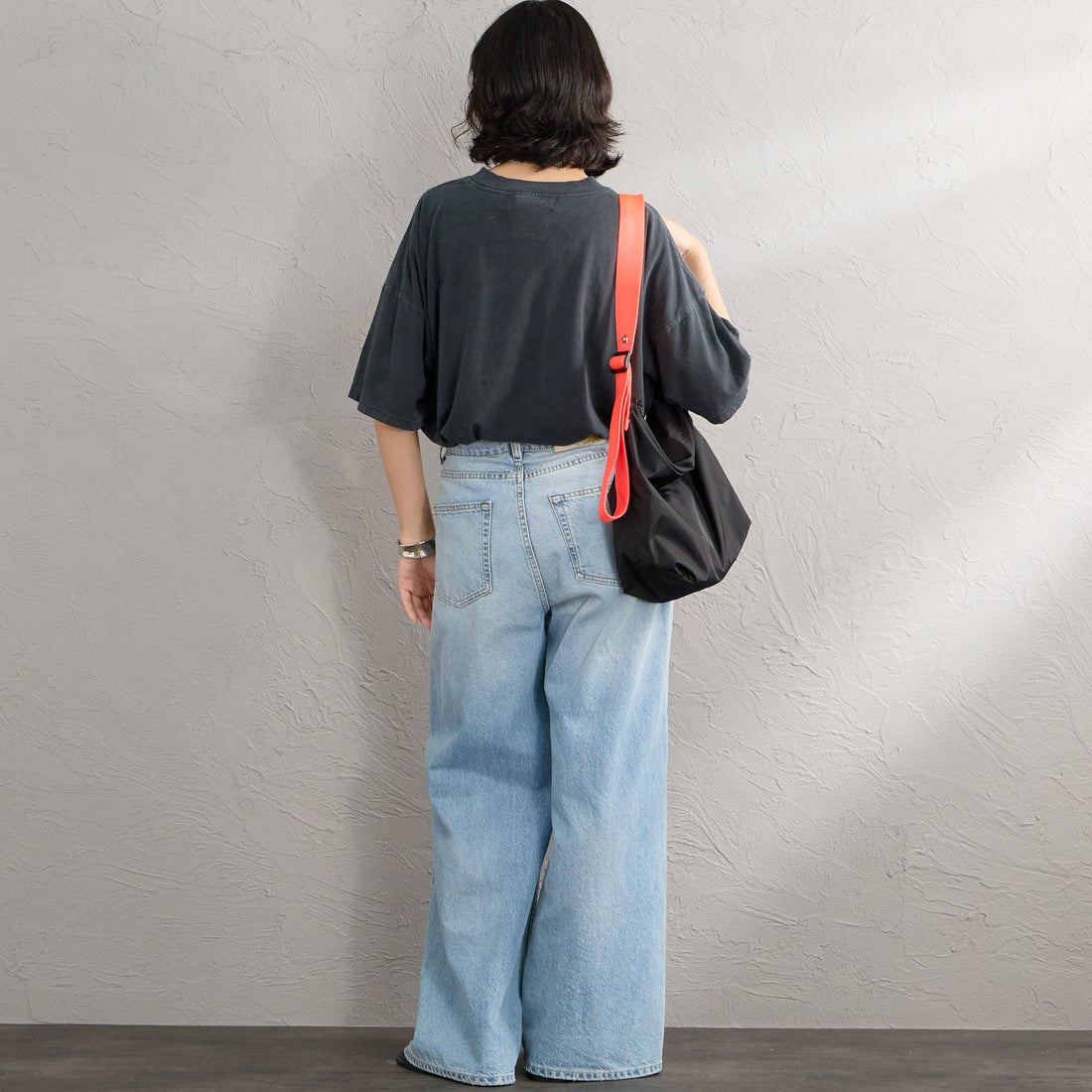 REMI RELIEF [レミレリーフ] 別注 SP加工ビッグプリントTシャツ SACRAMENT [RN28369286-JF] BLACK &&モデル身長：160cm 着用サイズ：F&&