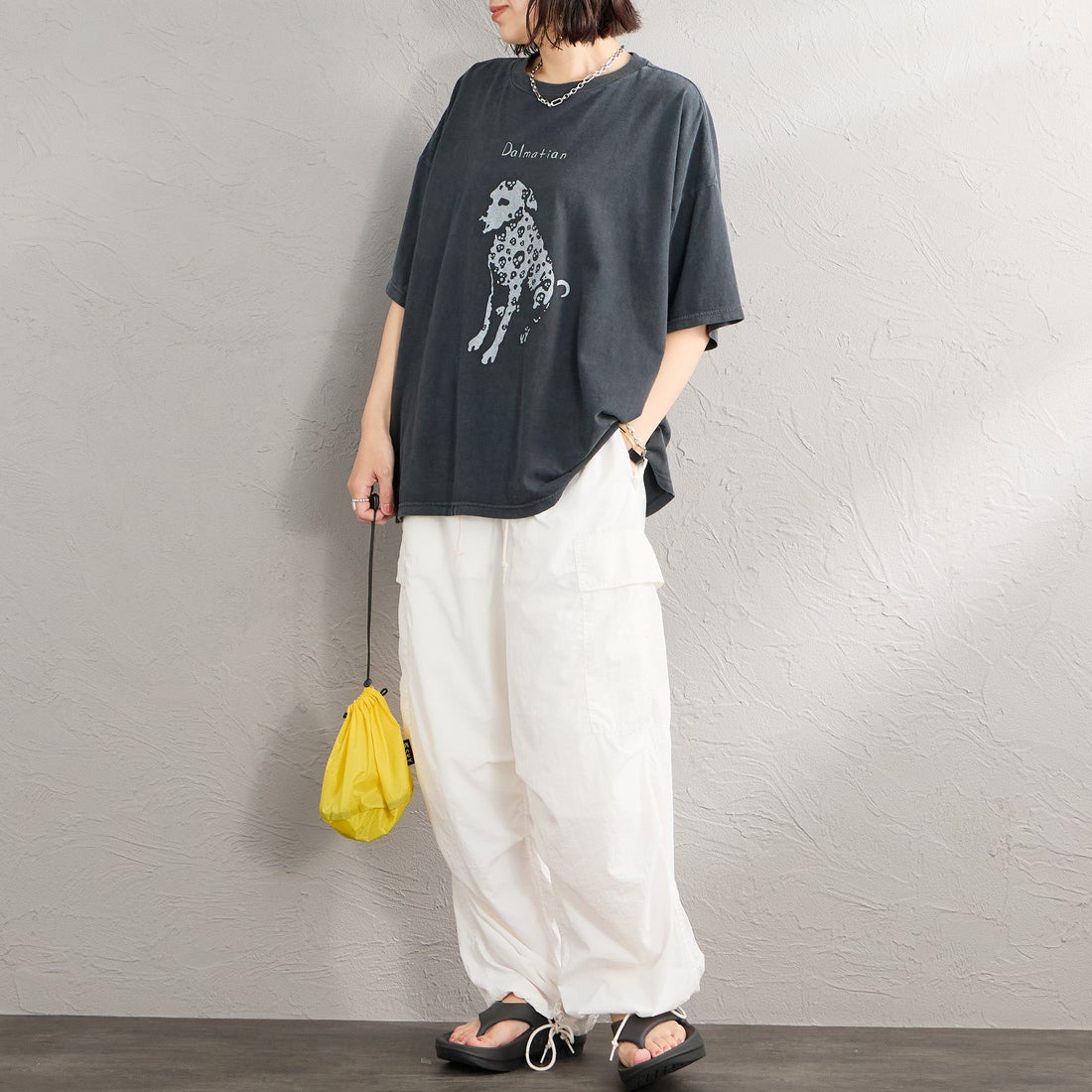 REMI RELIEF [レミレリーフ] 別注 SP加工ビッグプリントTシャツ DOG [RN28369287-JF] BLACK &&モデル身長：160cm 着用サイズ：F&&