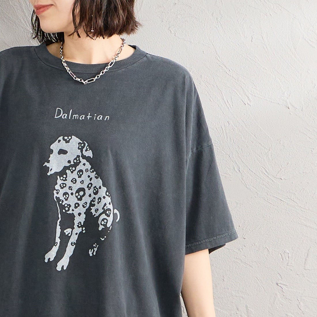 REMI RELIEF [レミレリーフ] 別注 SP加工ビッグプリントTシャツ DOG [RN28369287-JF] BLACK &&モデル身長：160cm 着用サイズ：F&&