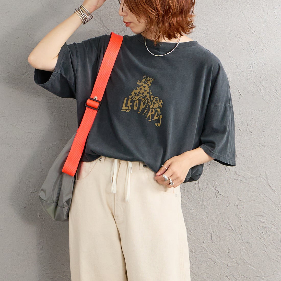 REMI RELIEF [レミレリーフ] 別注 SP加工ビッグプリントTシャツ LEOPARDS [RN28369290-JF] BLACK &&モデル身長：158cm 着用サイズ：F&&