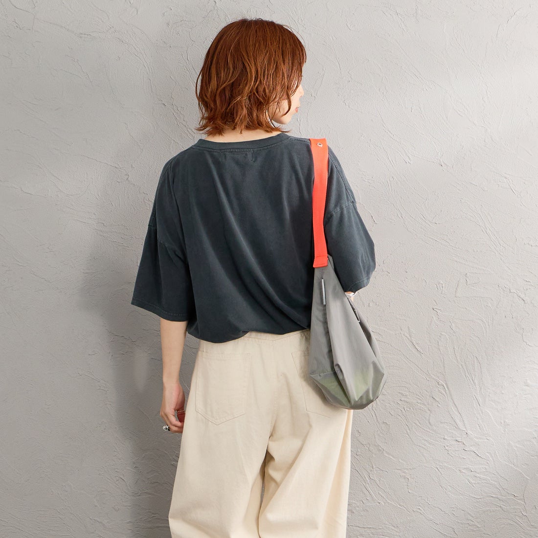 REMI RELIEF [レミレリーフ] 別注 SP加工ビッグプリントTシャツ LEOPARDS [RN28369290-JF] BLACK &&モデル身長：158cm 着用サイズ：F&&