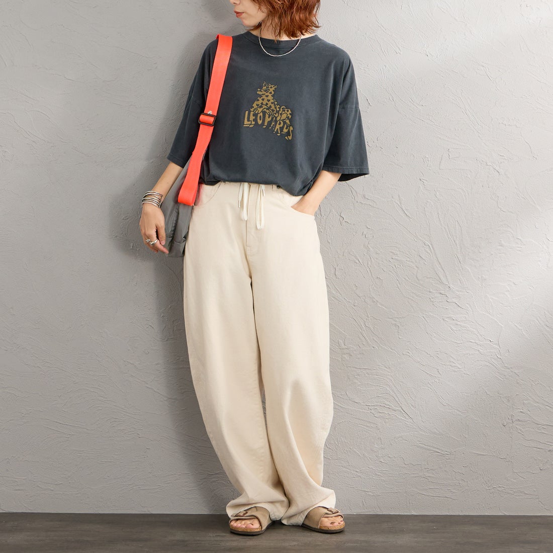 REMI RELIEF [レミレリーフ] 別注 SP加工ビッグプリントTシャツ LEOPARDS [RN28369290-JF] BLACK &&モデル身長：158cm 着用サイズ：F&&