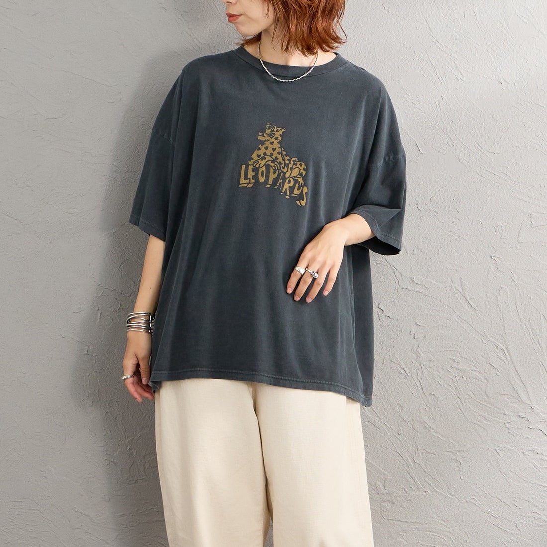 REMI RELIEF [レミレリーフ] 別注 SP加工ビッグプリントTシャツ LEOPARDS [RN28369290-JF] BLACK &&モデル身長：158cm 着用サイズ：F&&