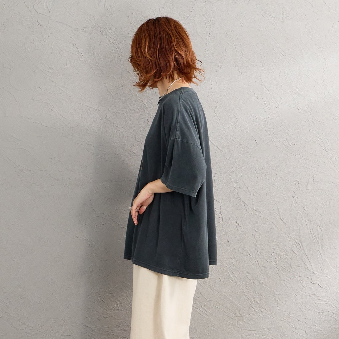 REMI RELIEF [レミレリーフ] 別注 SP加工ビッグプリントTシャツ LEOPARDS [RN28369290-JF] BLACK &&モデル身長：158cm 着用サイズ：F&&