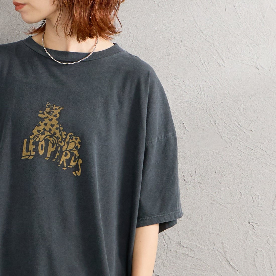 REMI RELIEF [レミレリーフ] 別注 SP加工ビッグプリントTシャツ LEOPARDS [RN28369290-JF] BLACK &&モデル身長：158cm 着用サイズ：F&&