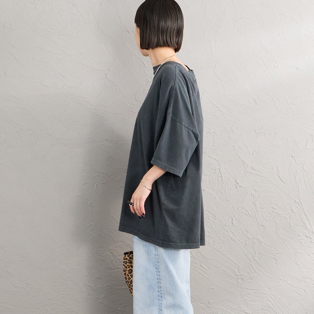 REMI RELIEF [レミレリーフ] 別注 SP加工ビッグプリントTシャツ HIMAGINE [RN28369291-JF] BLACK &&モデル身長：150cm 着用サイズ：F&&
