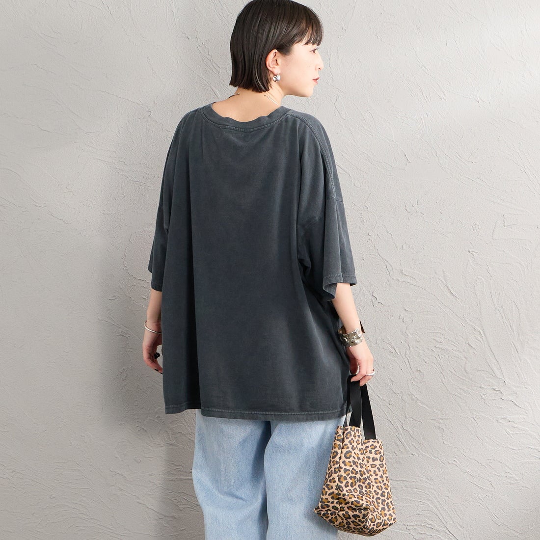 REMI RELIEF [レミレリーフ] 別注 SP加工ビッグプリントTシャツ HIMAGINE [RN28369291-JF] BLACK &&モデル身長：150cm 着用サイズ：F&&