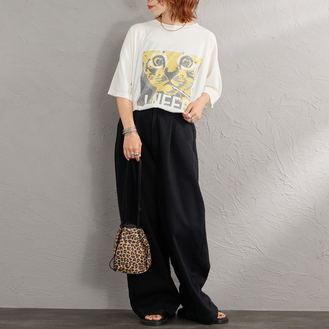 REMI RELIEF [レミレリーフ] 別注 SP加工ビッグプリントTシャツ CAT I NEED [RN28369297-JF] OFF WHITE &&モデル身長：158cm 着用サイズ：F&&