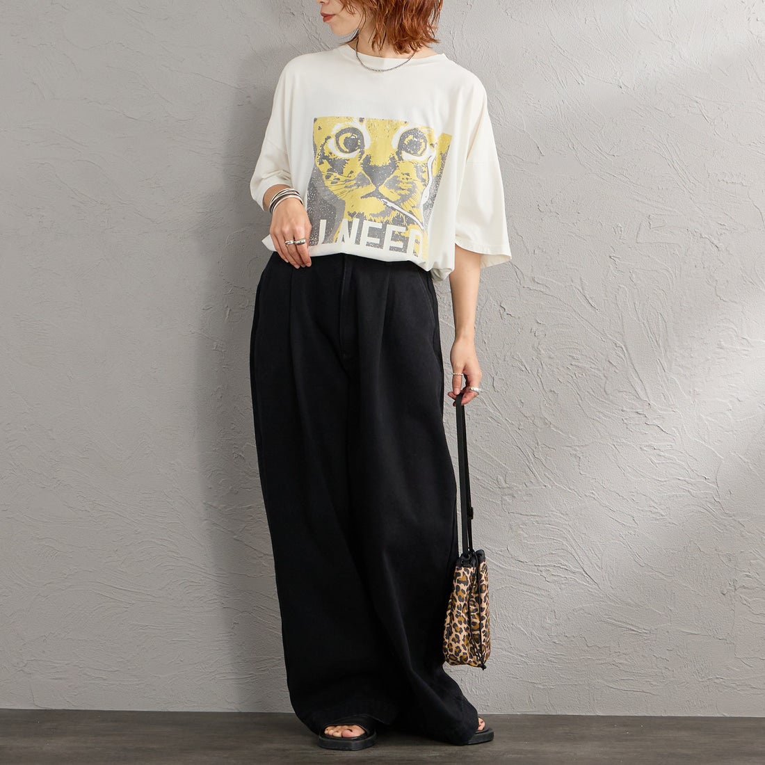 REMI RELIEF [レミレリーフ] 別注 SP加工ビッグプリントTシャツ CAT I NEED [RN28369297-JF] OFF WHITE &&モデル身長：158cm 着用サイズ：F&&