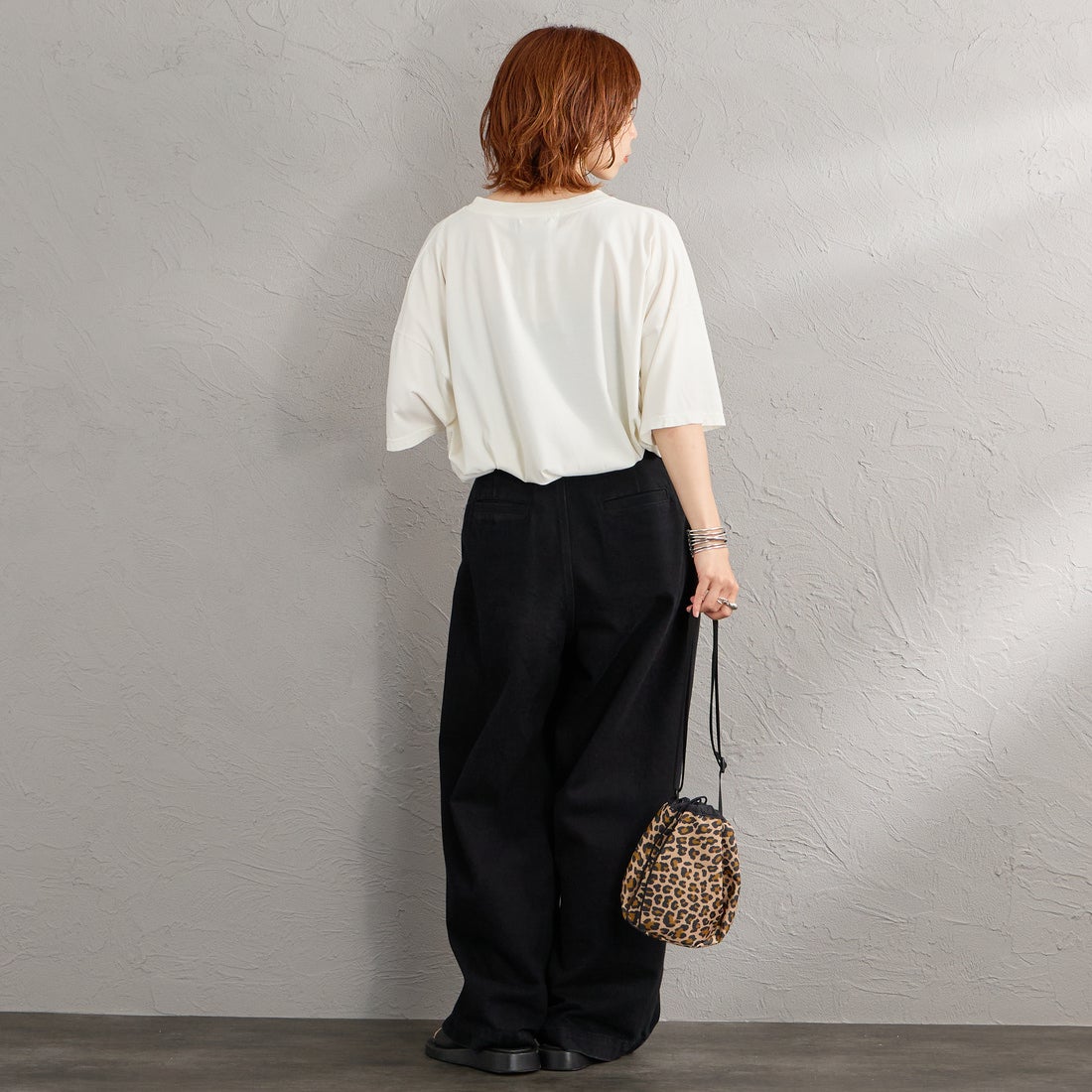REMI RELIEF [レミレリーフ] 別注 SP加工ビッグプリントTシャツ CAT I NEED [RN28369297-JF] OFF WHITE &&モデル身長：158cm 着用サイズ：F&&