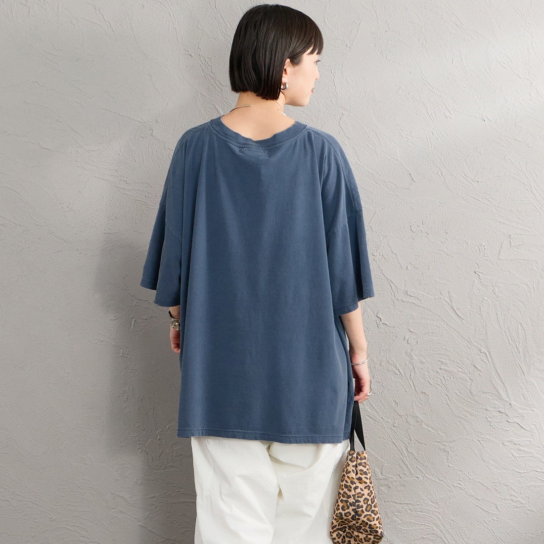 REMI RELIEF [レミレリーフ] 別注 SP加工ビッグプリントTシャツ CAT [RN28369303-JF] NAVY &&モデル身長：150cm 着用サイズ：F&&