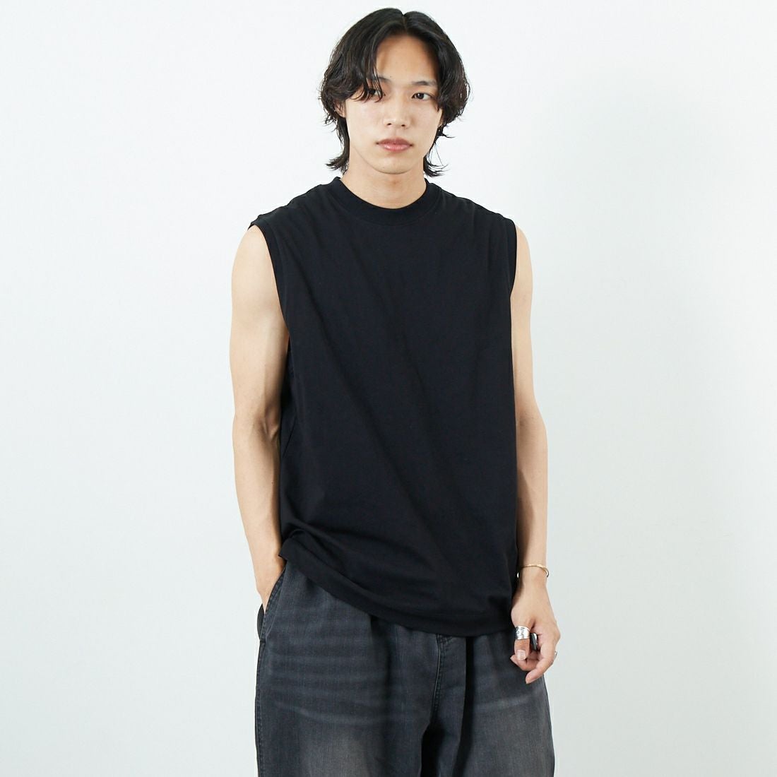 SLICK [スリック] 40/2天竺ノースリーブTシャツ [5230123] 700 BLACK &&モデル身長：179cm 着用サイズ：1&&