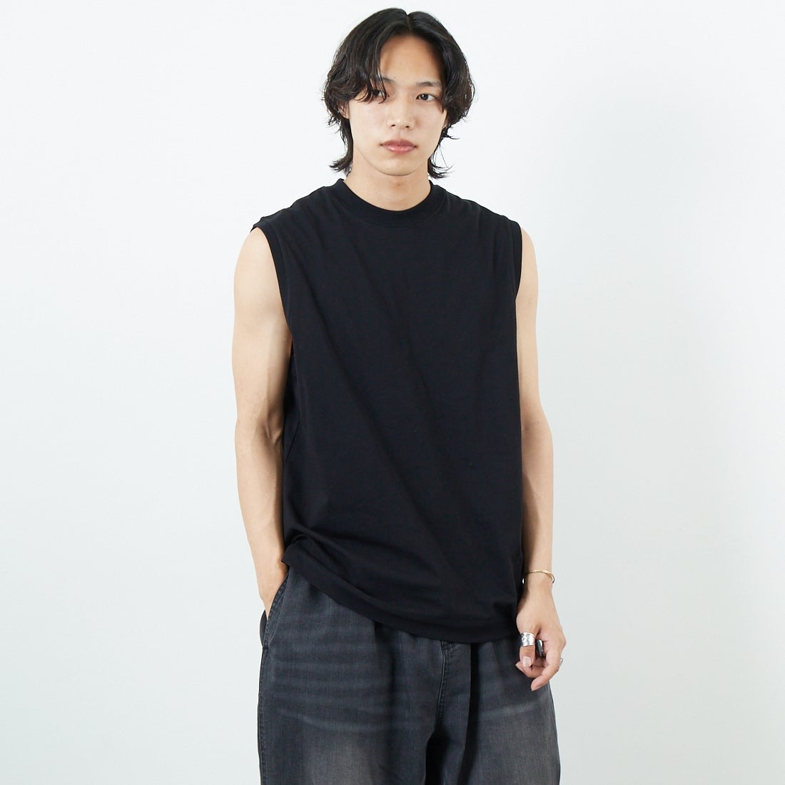 SLICK [スリック] 40/2天竺ノースリーブTシャツ [5230123] 700 BLACK &&モデル身長：179cm 着用サイズ：1&&